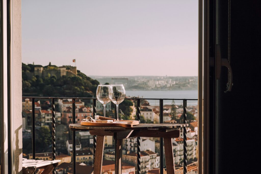 Ein Balkon mit Aussicht erhöht ebenfalls die Attraktivität einer zum Verkauf stehenden Immobilie